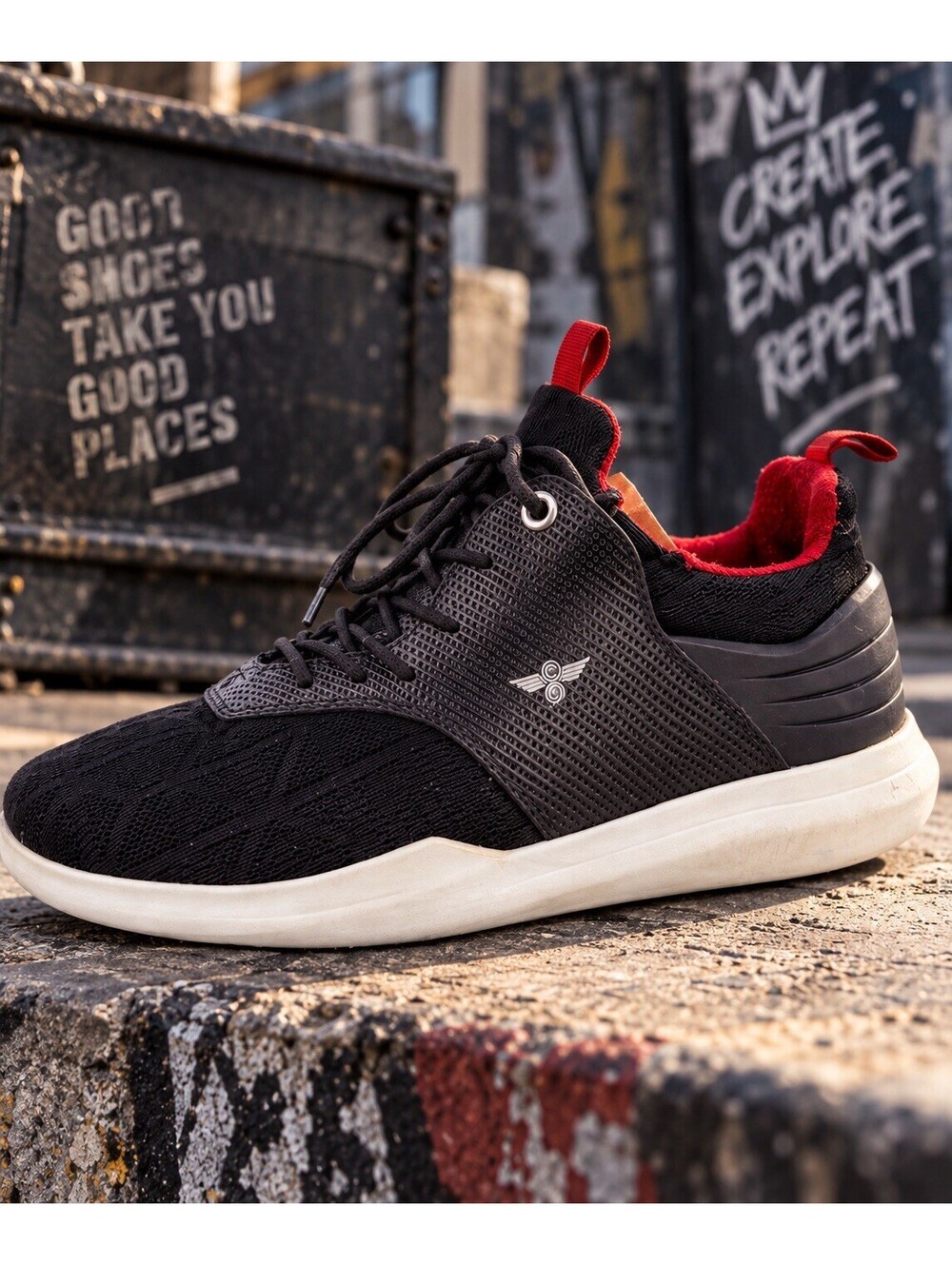 Creative Recreation Men’s 10.5 Sneakers Black Red Vibram Sole Casual Streetwear